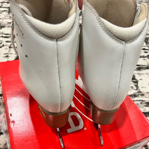 EDEA OVERTURE 230B - Picture 2 of 8